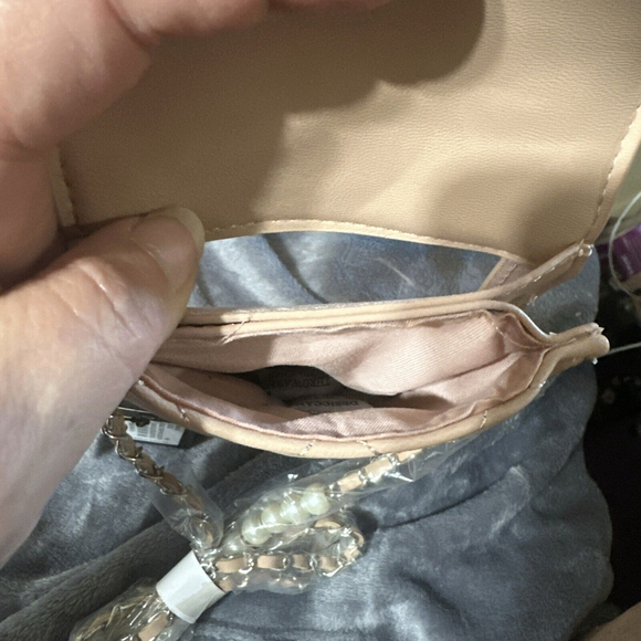 Badgley Mischka Pink Pearls Strap Phone Case Crossbody NWT MSRP $69 - Picture 7 of 7